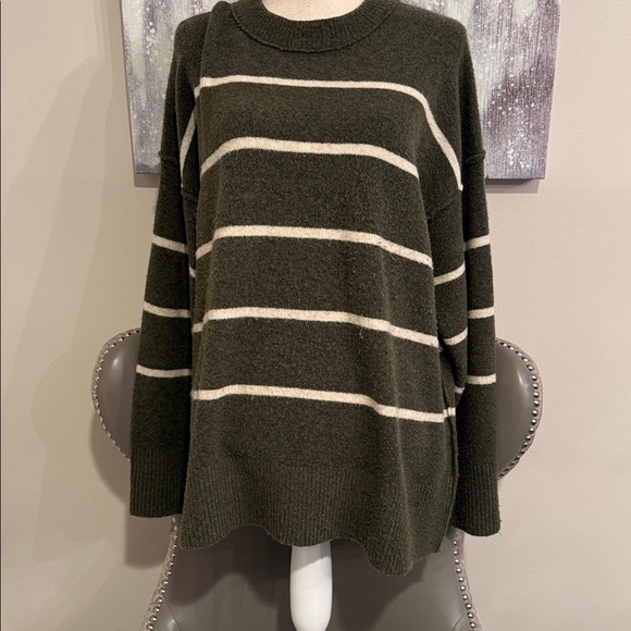 aerie Sweaters - Aerie oversized Cozy Hunter Green Striped Women's Sweater